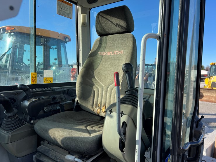 takeuchi-tb260-image-14