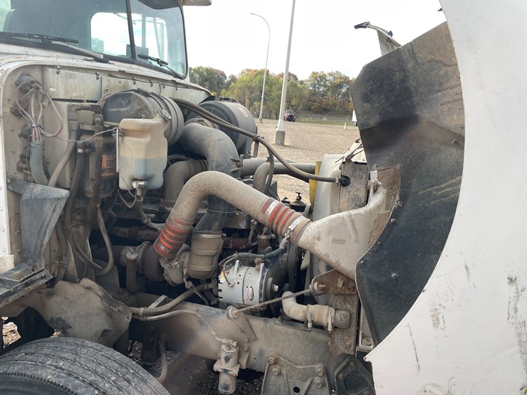 #1107-•-1994-international-truck-tractor-(has-mn-title)-image-15