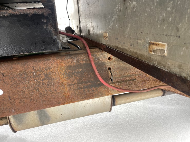 #1169-•-2001-chevrolet-3500-dump-box-truck-(has-mn-title)-image-30