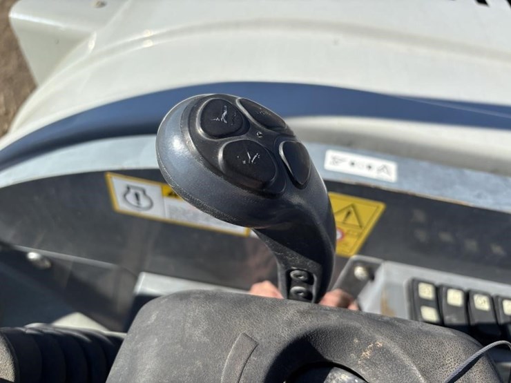 takeuchi-tb240-image-33