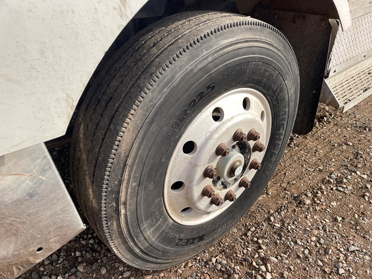 #1107-•-1994-international-truck-tractor-(has-mn-title)-image-9