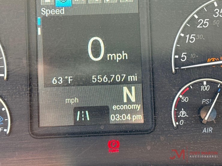 2084-freightliner-cascadiaday-cab-truck-tractor-image-32