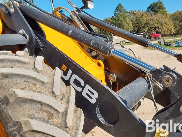 2017-jcb-427-image-19