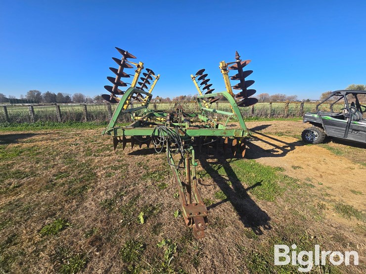 john-deere-230-image-2