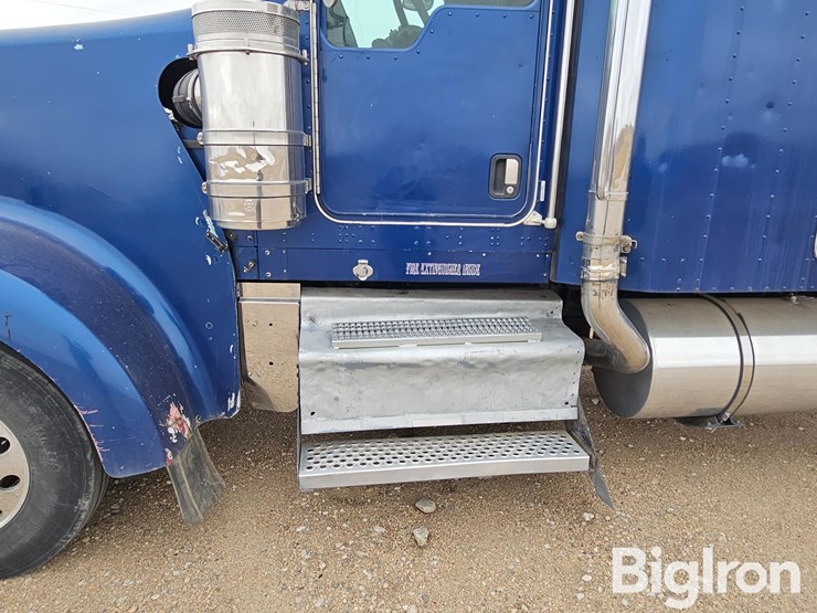 2005-kenworth-w900b-image-13