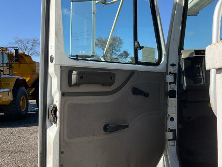 2001-international-4900-image-106