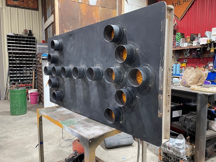 #7887-•-light-up-arrow-sign-image-3