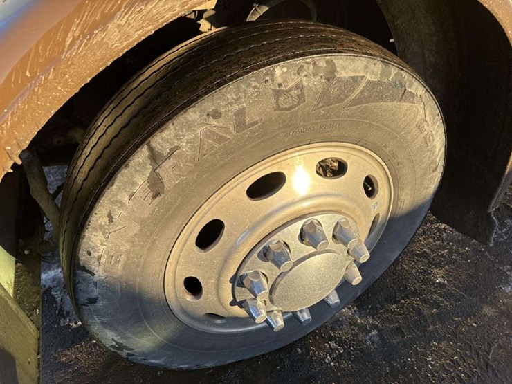 2001-peterbilt-379-image-8