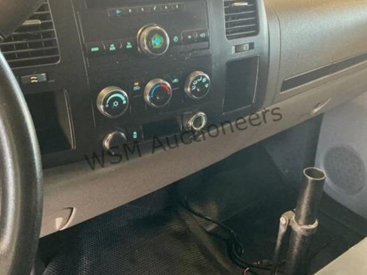 2012-chevrolet-silverado-1500-image-17