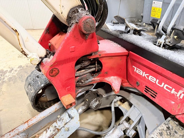 takeuchi-tb230-image-14