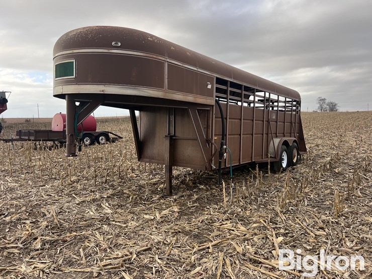 1983-travalong-18’-t/a-gooseneck-livestock-trailer-image-1