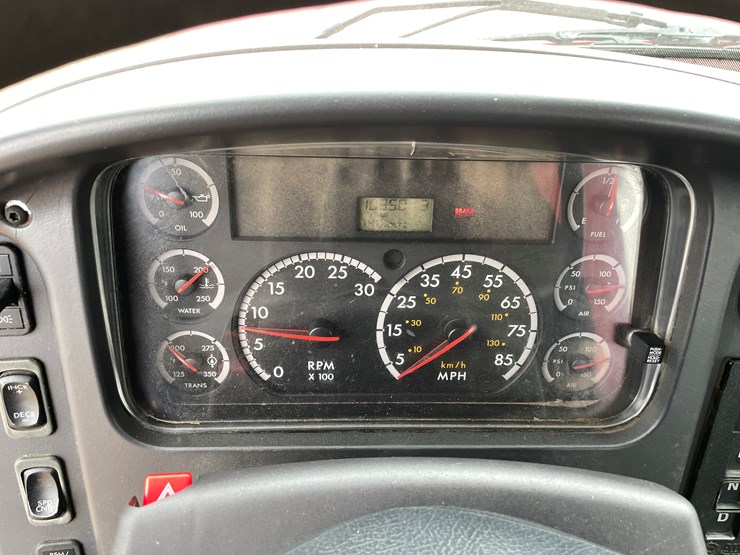 #1119-•-2009-freightliner-digger-derrick-(has-mn-title)-image-74