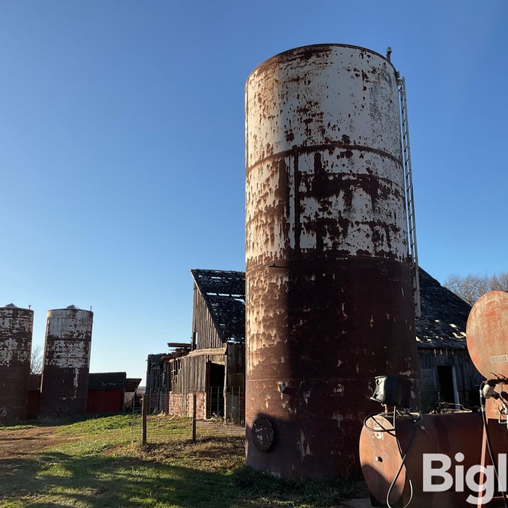 2000 Bu Grain Silos
