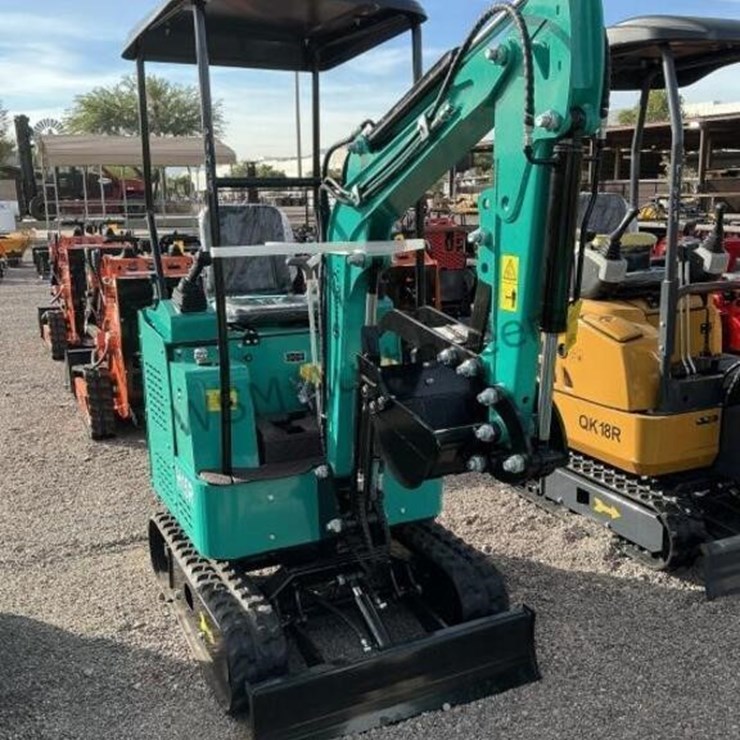 2025 AGT H15R Mini Excavator