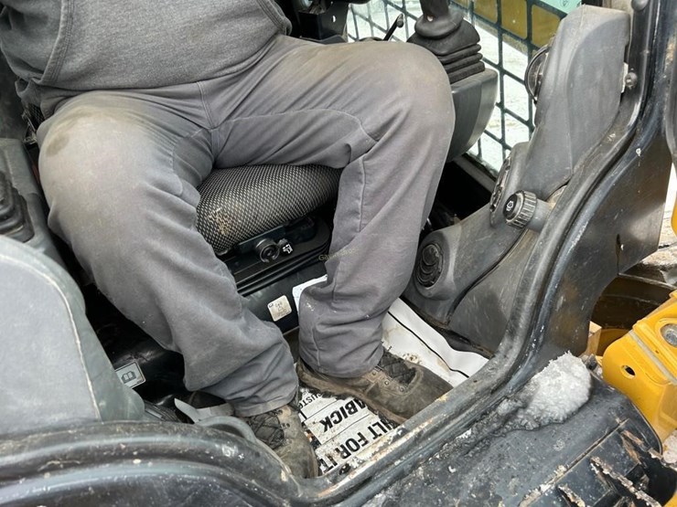 caterpillar-262d-image-11