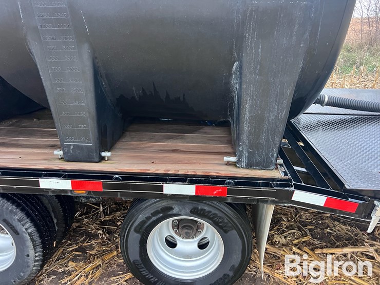 2015-titan-trailer-image-11