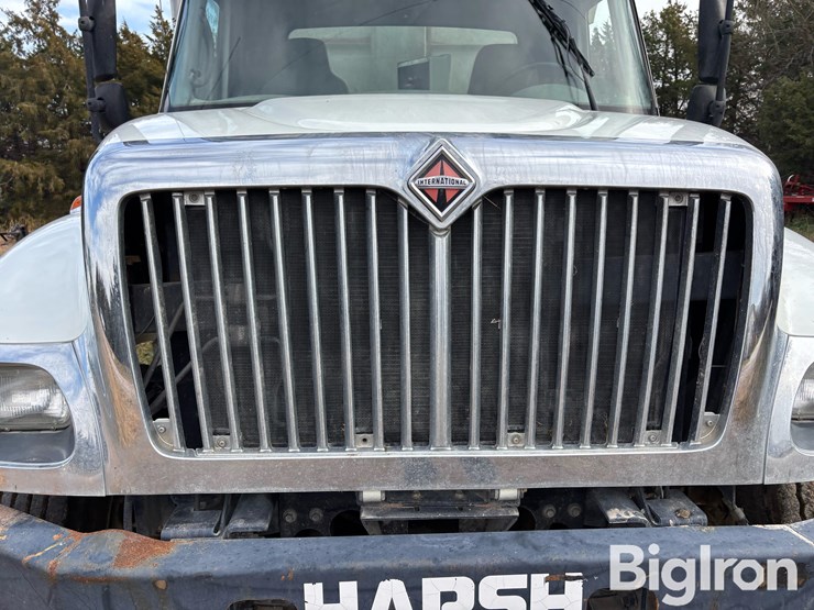 international-7400-image-10