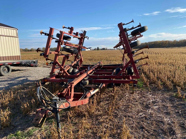 case-ih-4300-image-1