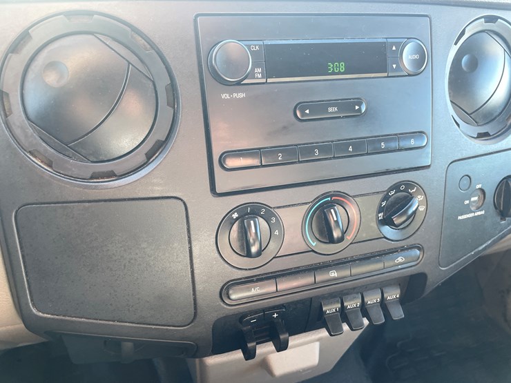 2010-ford-f550-image-54