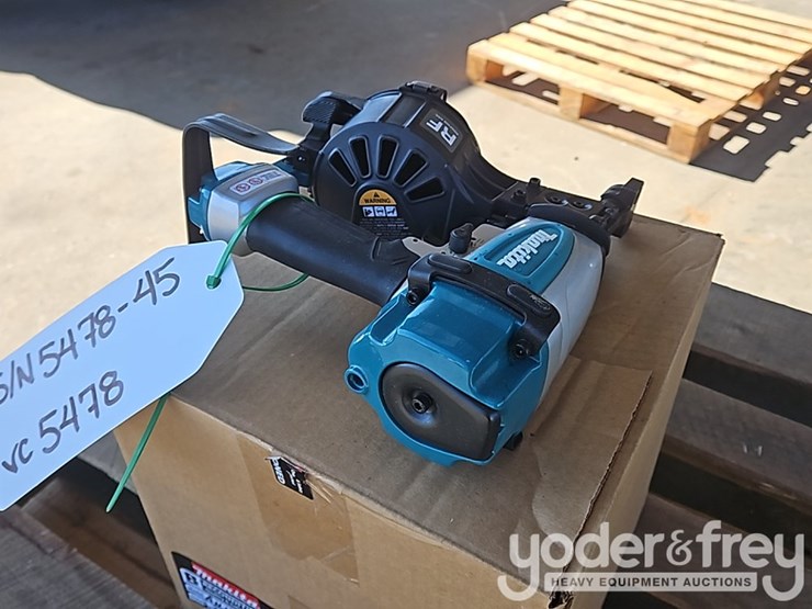 makita-an454-1-3/4"-roofing-coil-pheumatic-nailer,-reconditioned-image-1