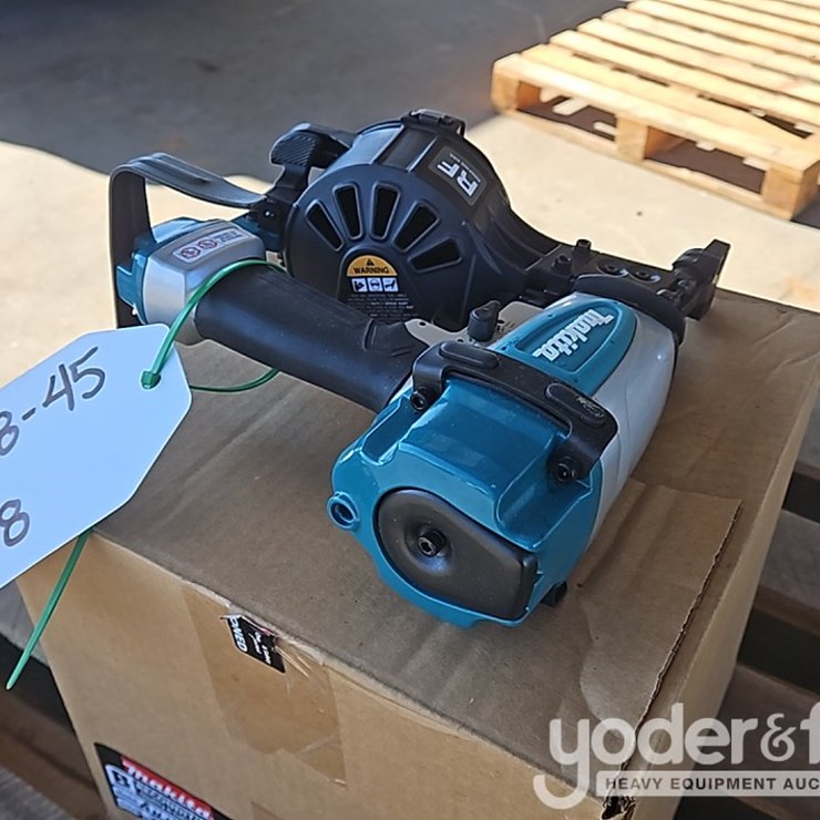 Makita AN454 1 3/4" Roofing Coil Pheumatic Nailer, Reconditioned