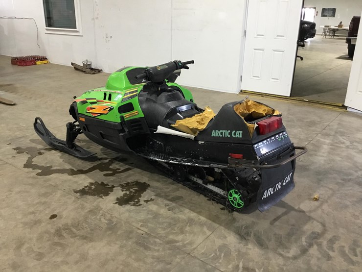 #2352-•-artic-cat-370-snowmobile*-image-3