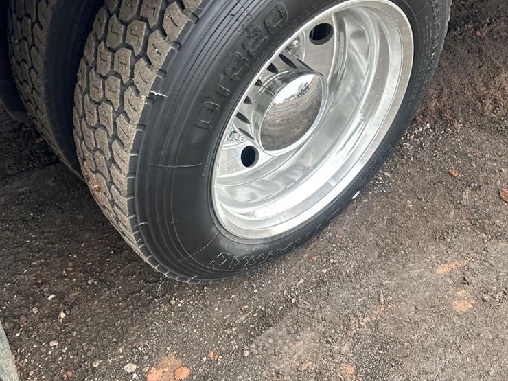 peterbilt-337-image-12