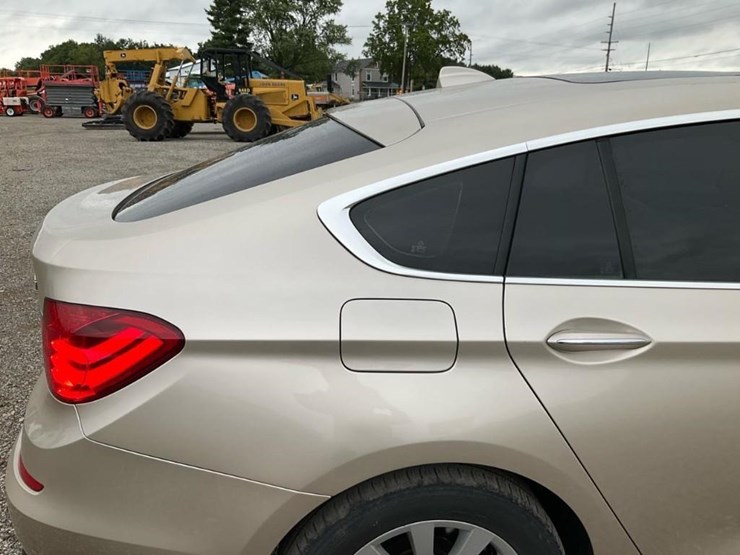 #2053-•-2010-bmw-550gt-car*-image-25