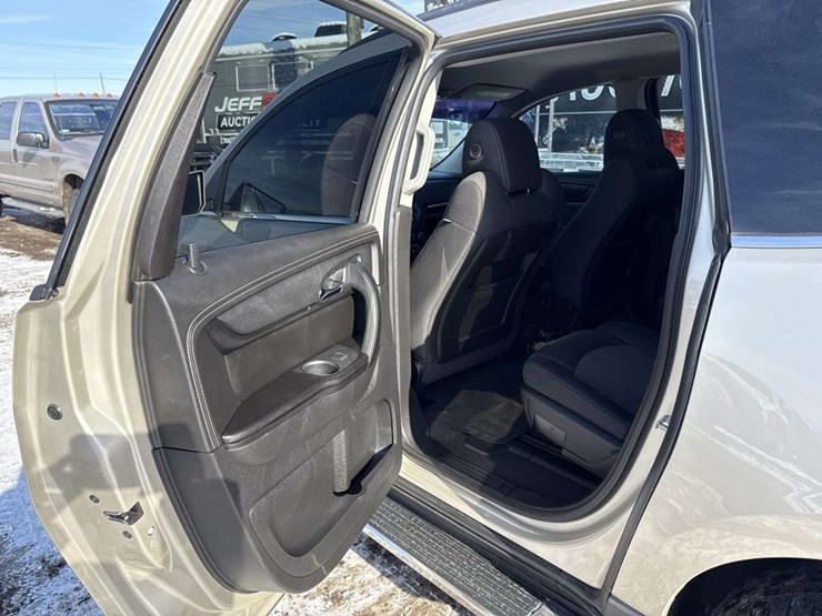 2015-chevrolet-traverse-image-18