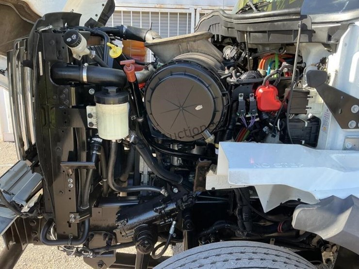 2013-international-7400-image-21