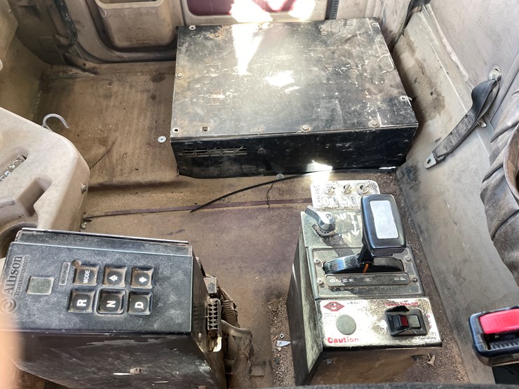 #1105-•-2005-international-5500i-6x4-dump-truck-(has-mn-title)-image-34