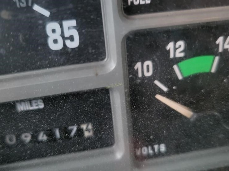 international-4900-image-5