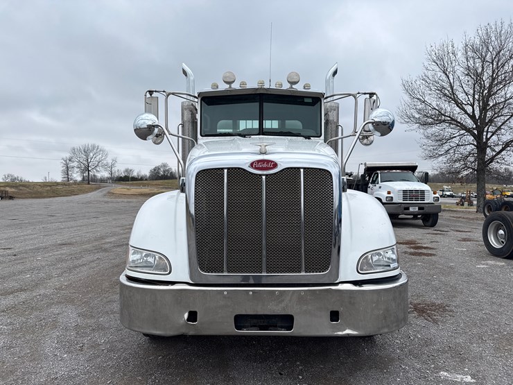 2008-peterbilt-386-image-5