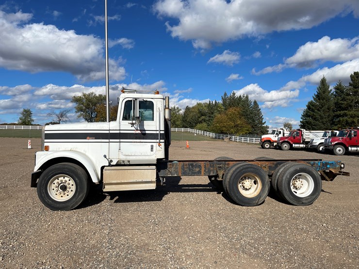 #1104-•-1989-international-truck-tractor-**should-be-trailered**-(has-mn-title)-image-2