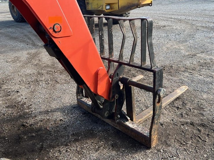 2005-lull-644e-42-image-49