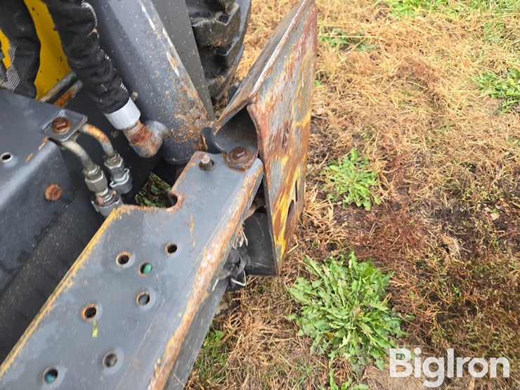 new-holland-l220-image-11