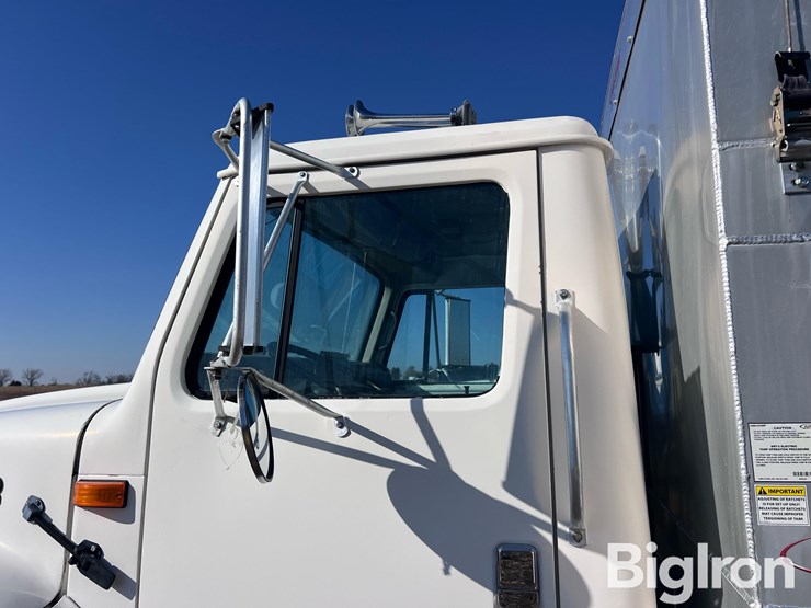 international-4900-image-19