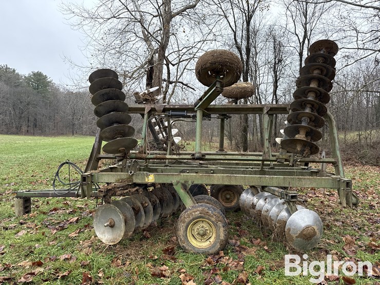 john-deere-230-image-8