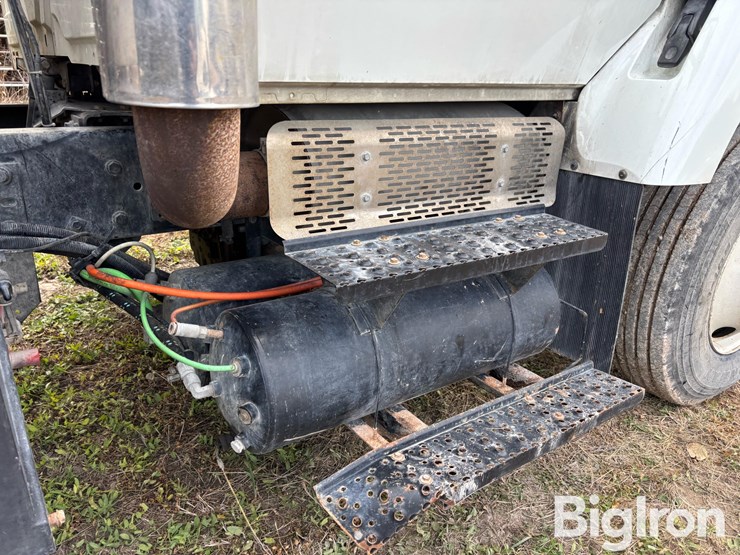 international-7400-image-15