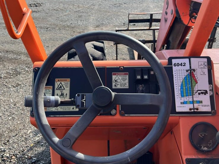 #1206-•-2011-jlg-6042-telehandler-image-17