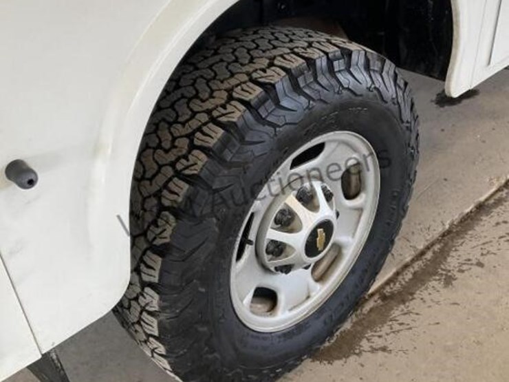 2015-chevrolet-silverado-2500-image-8