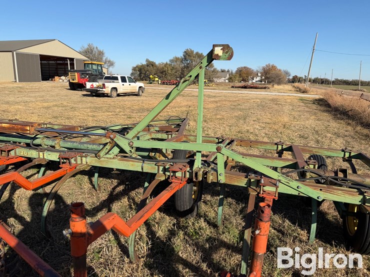 john-deere-25-image-19