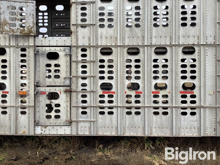 wilson-livestock-trailer-image-16