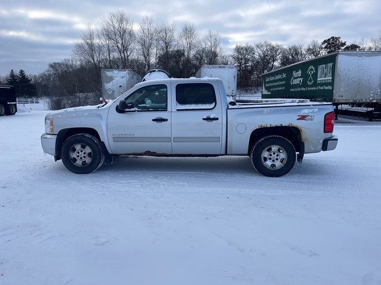 #1158-•-2013-silverado-1500-pickup-truck-(has-mn-title)-image-2