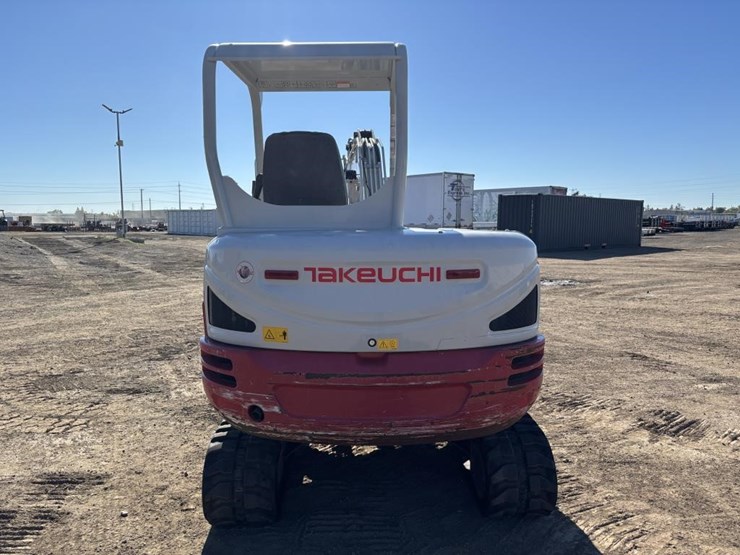 takeuchi-tb240-image-8