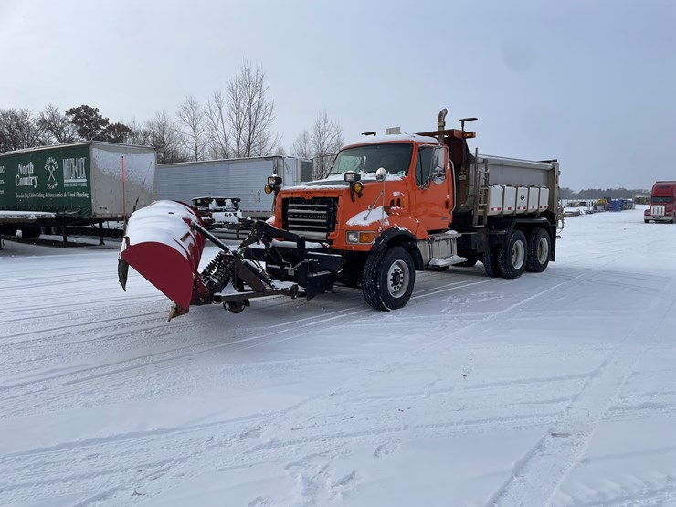 #1164-•-2004-sterling-plow-truck-(has-mn-title)-image-1