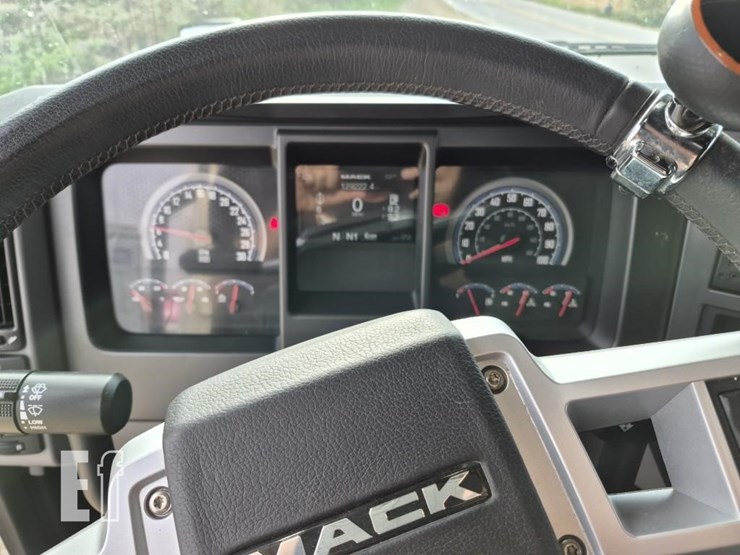 2024-mack-anthem-64t-image-18