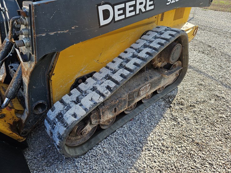 deere-323e-image-20