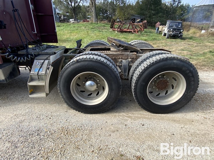 1996-freightliner-fld120-image-18