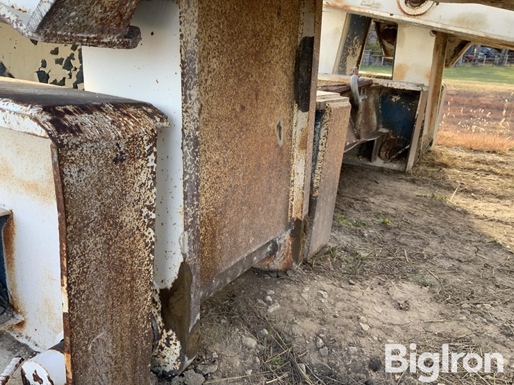 1976-holt-hlf-70-quad/a-folding-neck-trailer-image-17